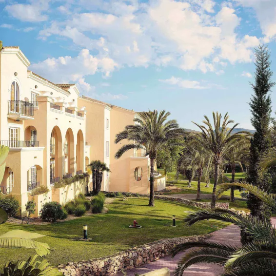 https://golftravelpeople.com/wp-content/uploads/2019/06/La-Manga-Club-Resort-Murcia-Spain-13.webp