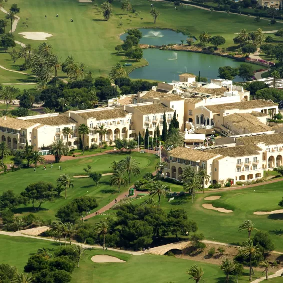 https://golftravelpeople.com/wp-content/uploads/2019/06/La-Manga-Club-Resort-Murcia-Spain-8.webp