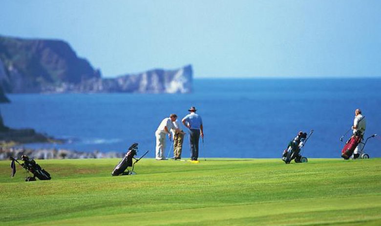 https://golftravelpeople.com/wp-content/uploads/2019/07/Ballycastle-Golf-Club-Northern-Ireland-5.jpg