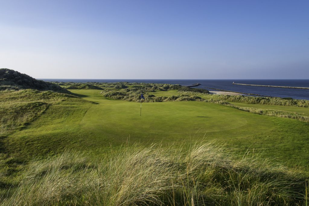 https://golftravelpeople.com/wp-content/uploads/2019/07/Castlerock-Golf-Club-Bann-Course-Northern-Ireland-4-1-1024x683.jpg