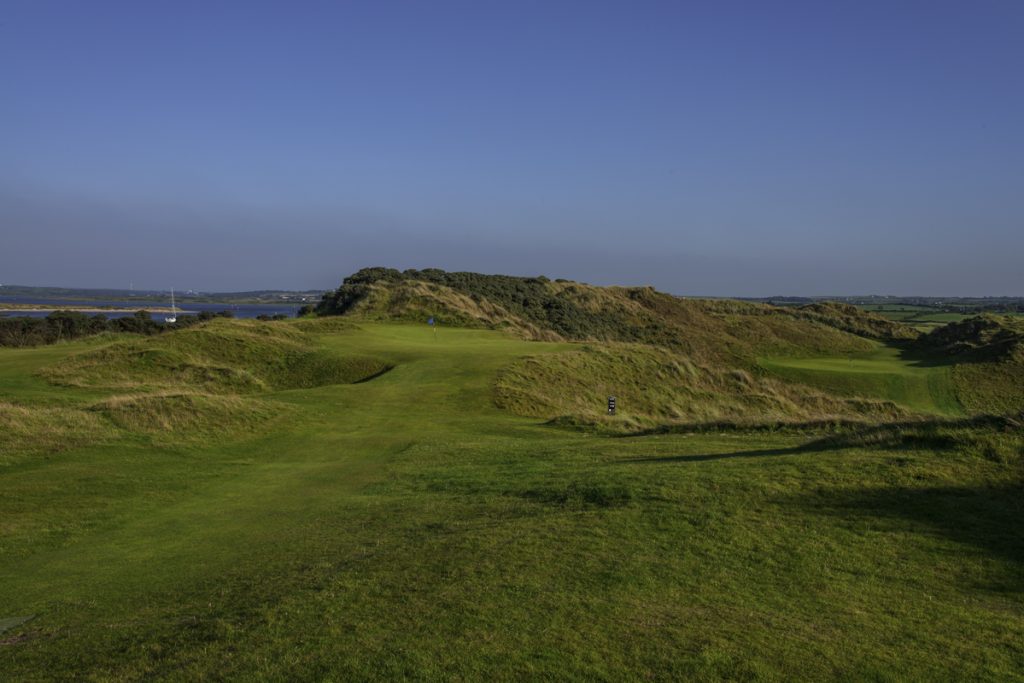 https://golftravelpeople.com/wp-content/uploads/2019/07/Castlerock-Golf-Club-Bann-Course-Northern-Ireland-5-1-1024x683.jpg