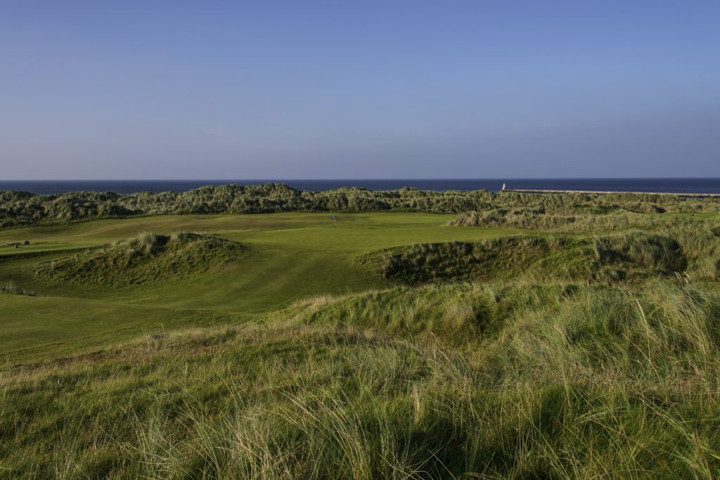 https://golftravelpeople.com/wp-content/uploads/2019/07/Castlerock-Golf-Club-Bann-Course-Northern-Ireland-8-1-1024x683.jpg