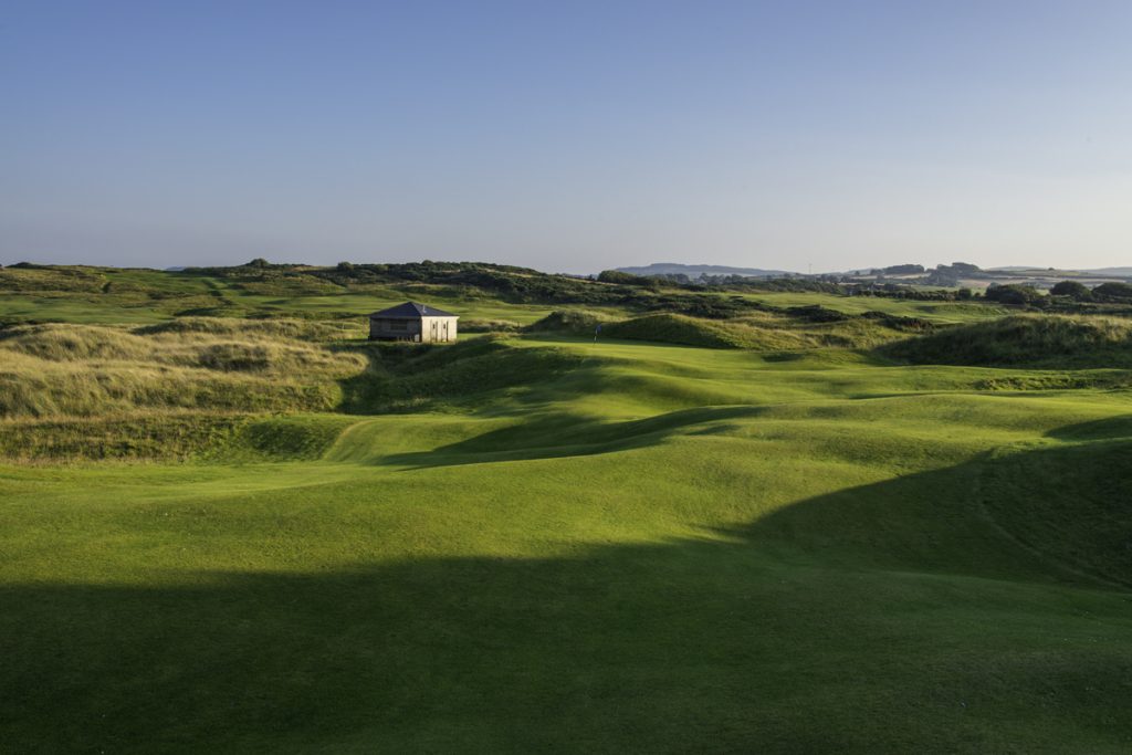 https://golftravelpeople.com/wp-content/uploads/2019/07/Castlerock-Golf-Club-Bann-Course-Northern-Ireland-9-1-1024x683.jpg