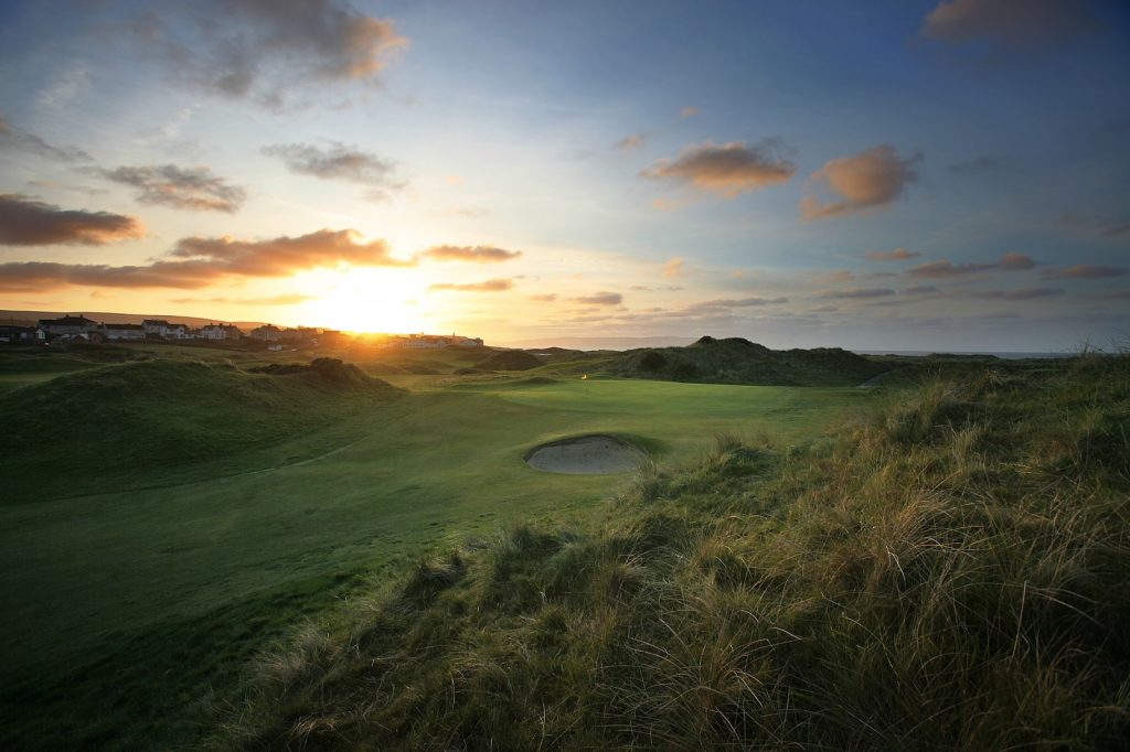 https://golftravelpeople.com/wp-content/uploads/2019/07/Castlerock-Golf-Club-Mussenden-Links-Northern-Ireland-1-1-1024x682.jpg