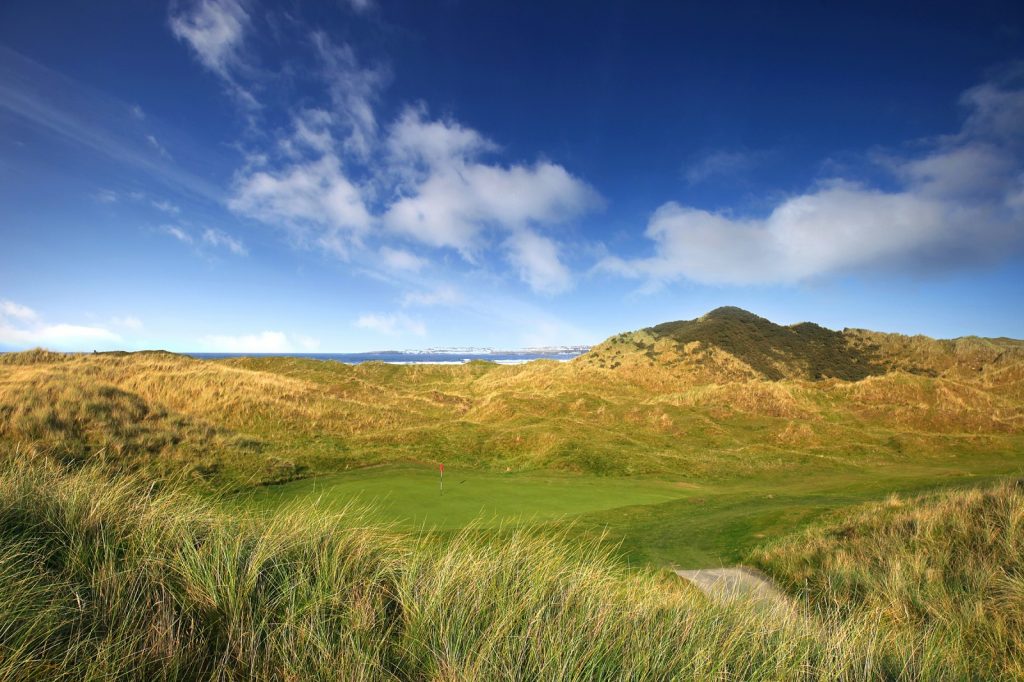 https://golftravelpeople.com/wp-content/uploads/2019/07/Castlerock-Golf-Club-Mussenden-Links-Northern-Ireland-4-1-1024x682.jpg