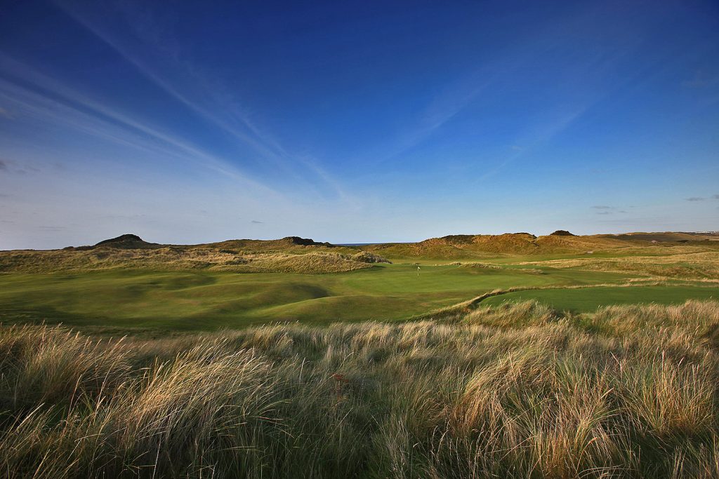 https://golftravelpeople.com/wp-content/uploads/2019/07/Castlerock-Golf-Club-Mussenden-Links-Northern-Ireland-9-1-1024x683.jpg