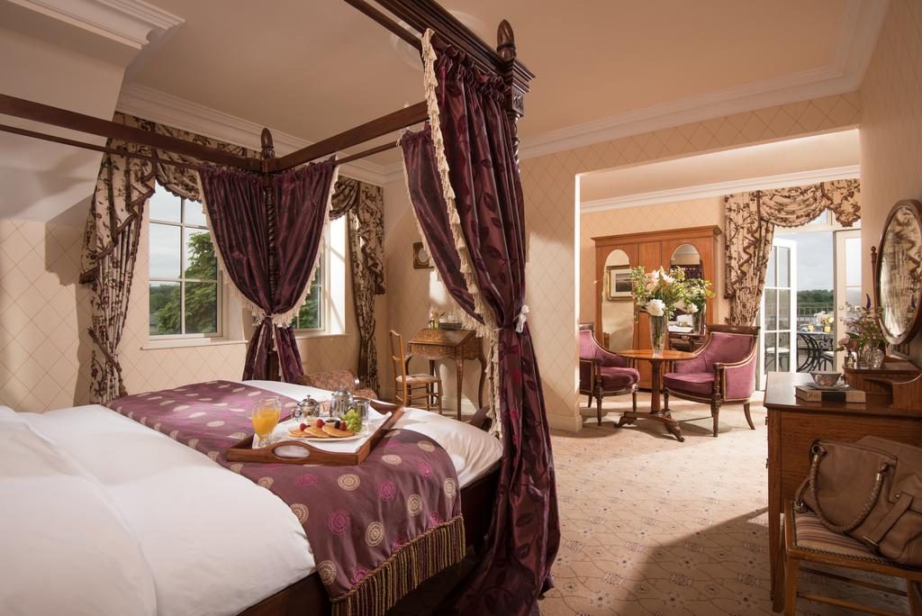 https://golftravelpeople.com/wp-content/uploads/2019/07/Lough-Erne-Resort-Bedrooms-4-1024x684.jpg