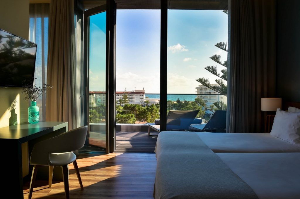 https://golftravelpeople.com/wp-content/uploads/2019/07/Prime-Energize-Hotel-Monte-Gordo-Algarve-Bedrooms-21-1024x681.jpg