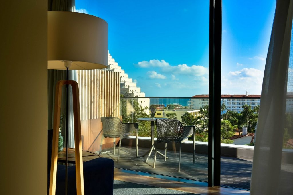 https://golftravelpeople.com/wp-content/uploads/2019/07/Prime-Energize-Hotel-Monte-Gordo-Algarve-Bedrooms-23-1024x681.jpg