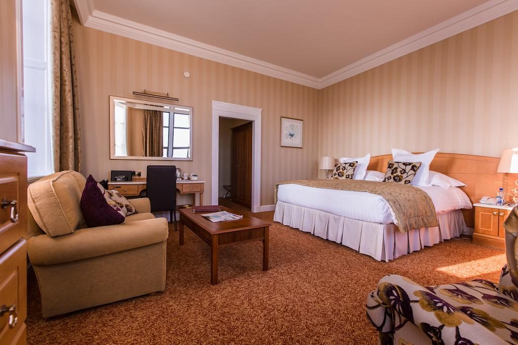 https://golftravelpeople.com/wp-content/uploads/2019/07/Slieve-Donard-Hotel-Newcastle-County-Down-Northern-Ireland-Bedrooms-3-1024x683.jpg