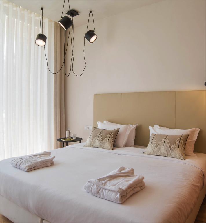 https://golftravelpeople.com/wp-content/uploads/2019/10/Aroeira-Lisbon-Hotel-Sea-and-Golf-Resort-Bedrooms-1-Copy.jpg
