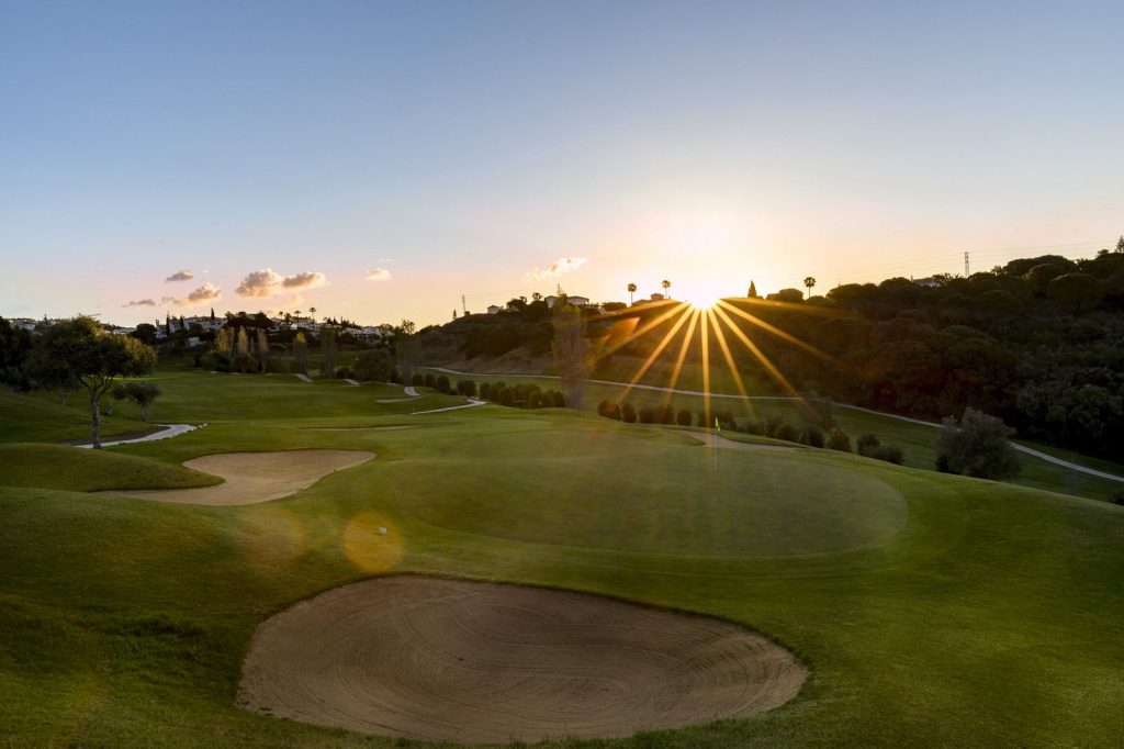 https://golftravelpeople.com/wp-content/uploads/2019/11/Cabopino-Golf-Club-Marbella-14--1024x682.jpg