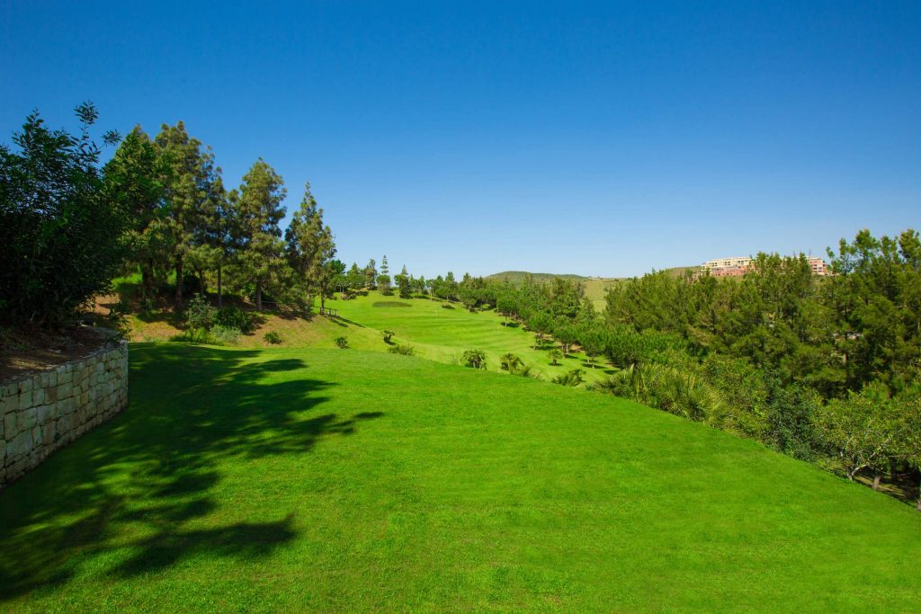 https://golftravelpeople.com/wp-content/uploads/2019/11/Chaparral-Golf-Club-Mijas-Costa-del-Sol-hoyo-16-Copy-1024x683.jpg