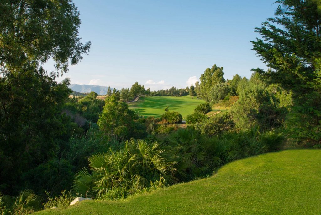 https://golftravelpeople.com/wp-content/uploads/2019/11/Chaparral-Golf-Club-Mijas-Costa-del-Sol-hoyo-7-Copy-1024x684.jpg