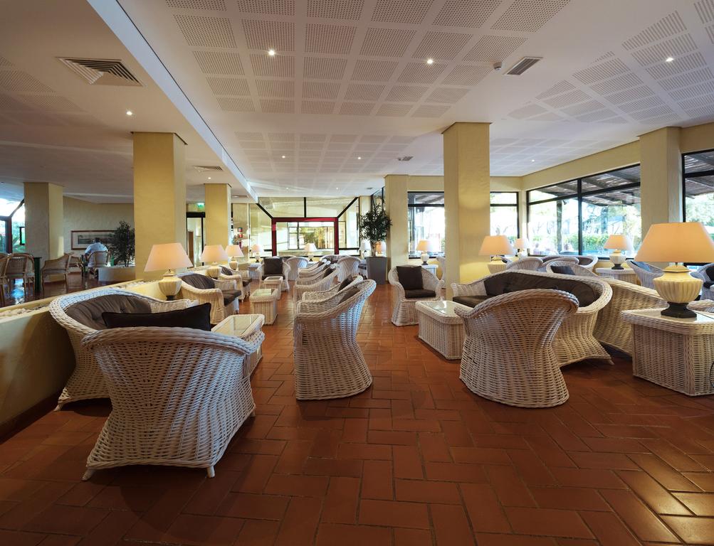 https://golftravelpeople.com/wp-content/uploads/2019/11/Dom-Pedro-Marina-Vilamoura-Restaurants-Bars-11.jpg