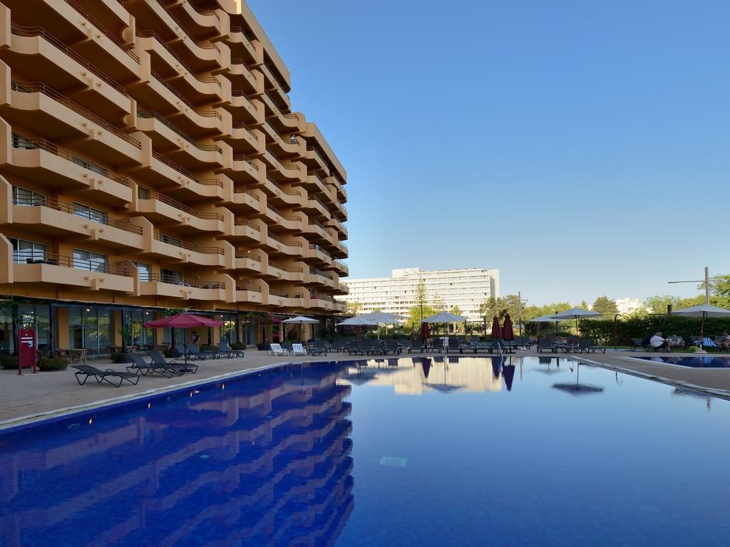 https://golftravelpeople.com/wp-content/uploads/2019/11/Dom-Pedro-Portobelo-Apartments-Vilamoura-Swimming-Pools-1-1024x768.jpg