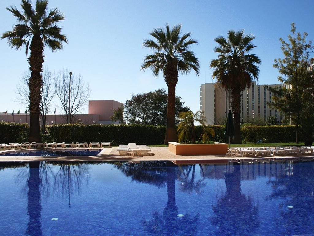 https://golftravelpeople.com/wp-content/uploads/2019/11/Dom-Pedro-Portobelo-Apartments-Vilamoura-Swimming-Pools-2-1024x768.jpg