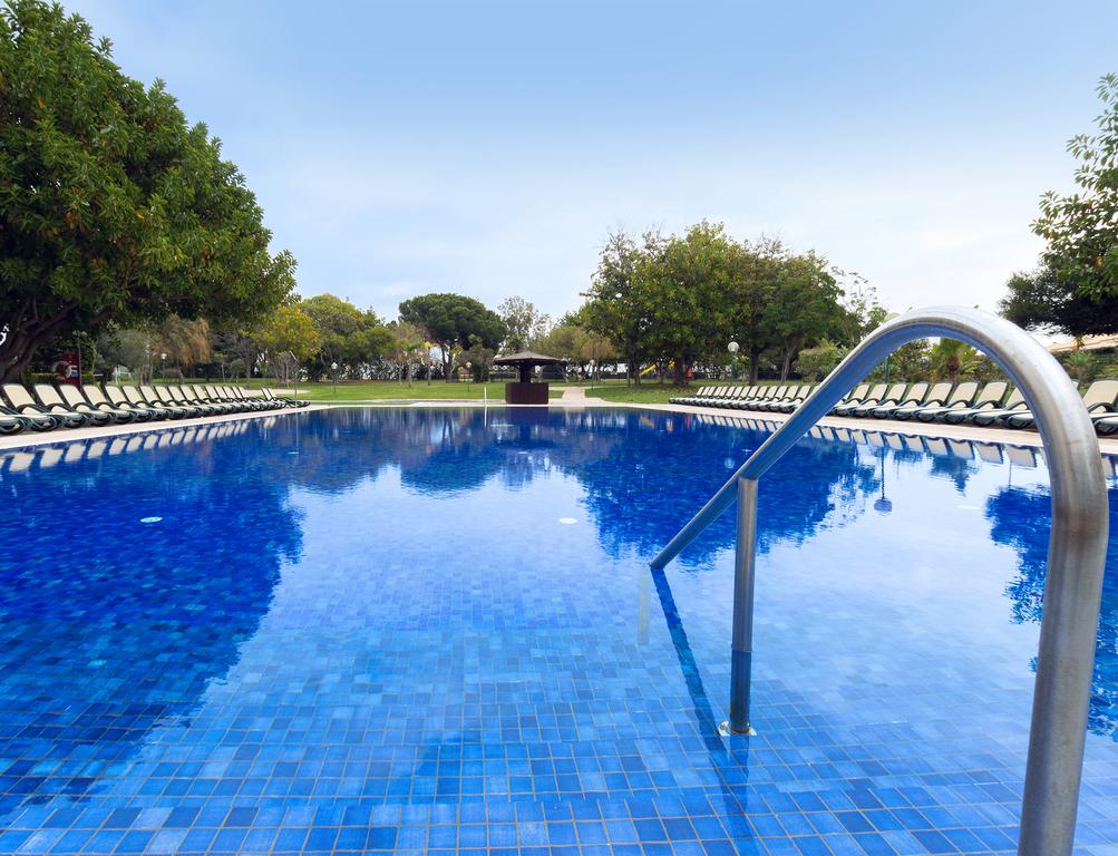https://golftravelpeople.com/wp-content/uploads/2019/11/Dom-Pedro-Vilamoura-Swimming-Pools-Gym-Spa-2-Copy.jpg
