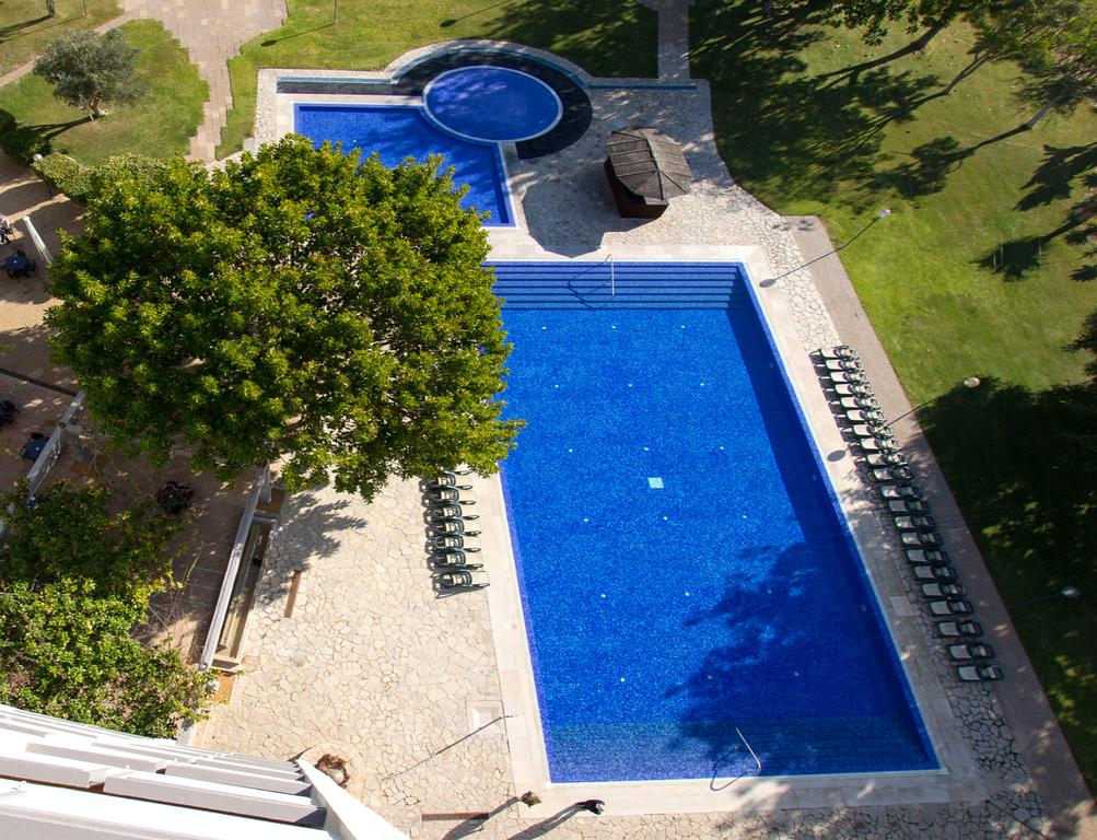 https://golftravelpeople.com/wp-content/uploads/2019/11/Dom-Pedro-Vilamoura-Swimming-Pools-Gym-Spa-3-Copy.jpg