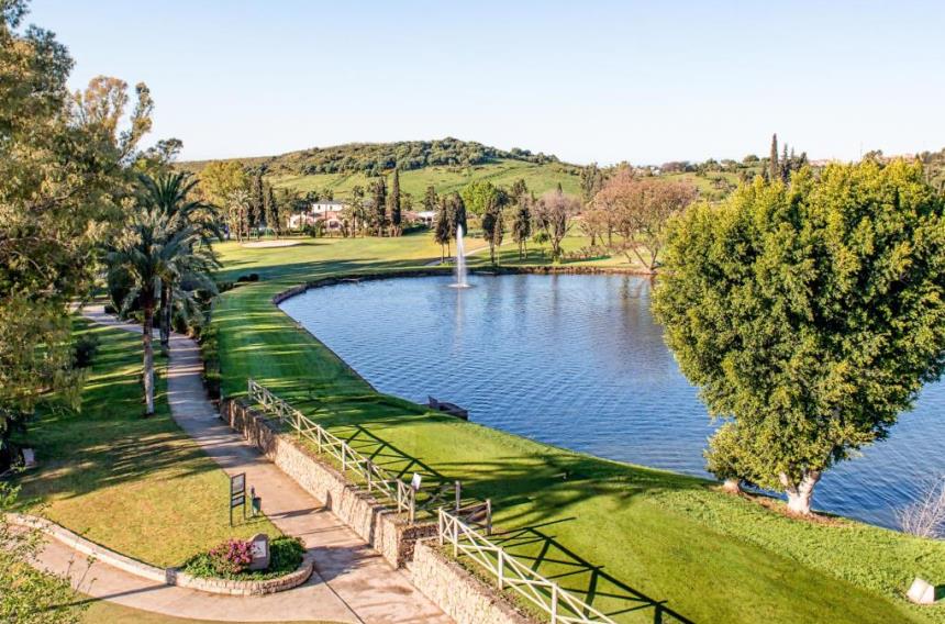 https://golftravelpeople.com/wp-content/uploads/2019/11/El-Paraiso-Golf-Club-Estepona19.jpg
