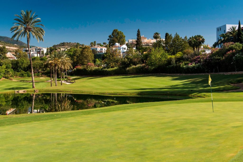 https://golftravelpeople.com/wp-content/uploads/2019/11/La-Quinta-Golf-and-Country-Club-3-1024x683.jpg