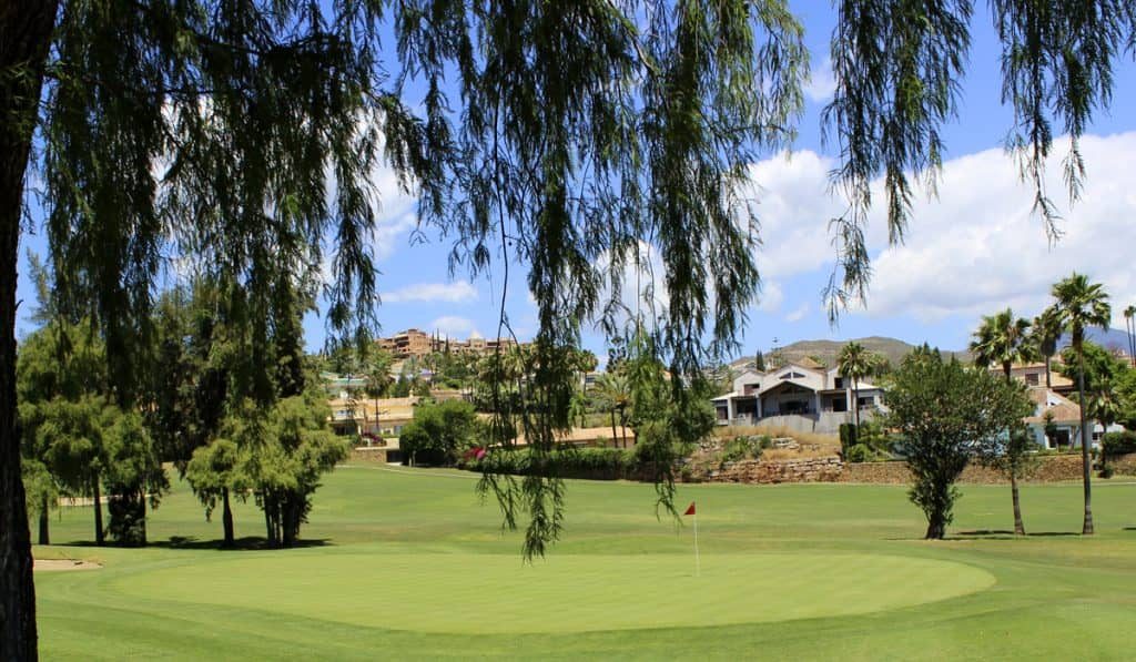 https://golftravelpeople.com/wp-content/uploads/2019/11/Los-Naranjos-Golf-Club-Marbella-14-1024x597.jpg