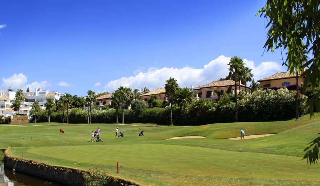 https://golftravelpeople.com/wp-content/uploads/2019/11/Los-Naranjos-Golf-Club-Marbella-22-1024x597.jpg