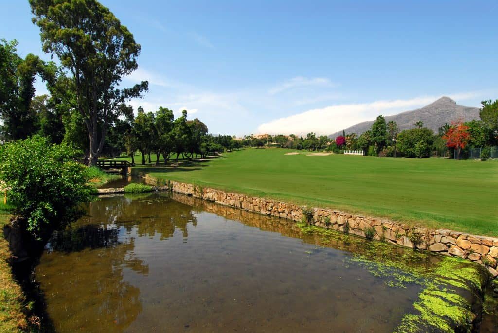 https://golftravelpeople.com/wp-content/uploads/2019/11/Los-Naranjos-Golf-Club-Marbella-3-1024x685.jpg