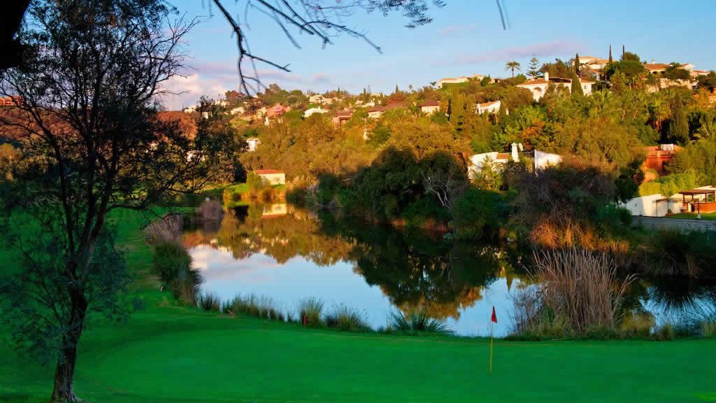 https://golftravelpeople.com/wp-content/uploads/2019/11/Marbella-Golf-and-Country-Club-12-1024x576.jpg