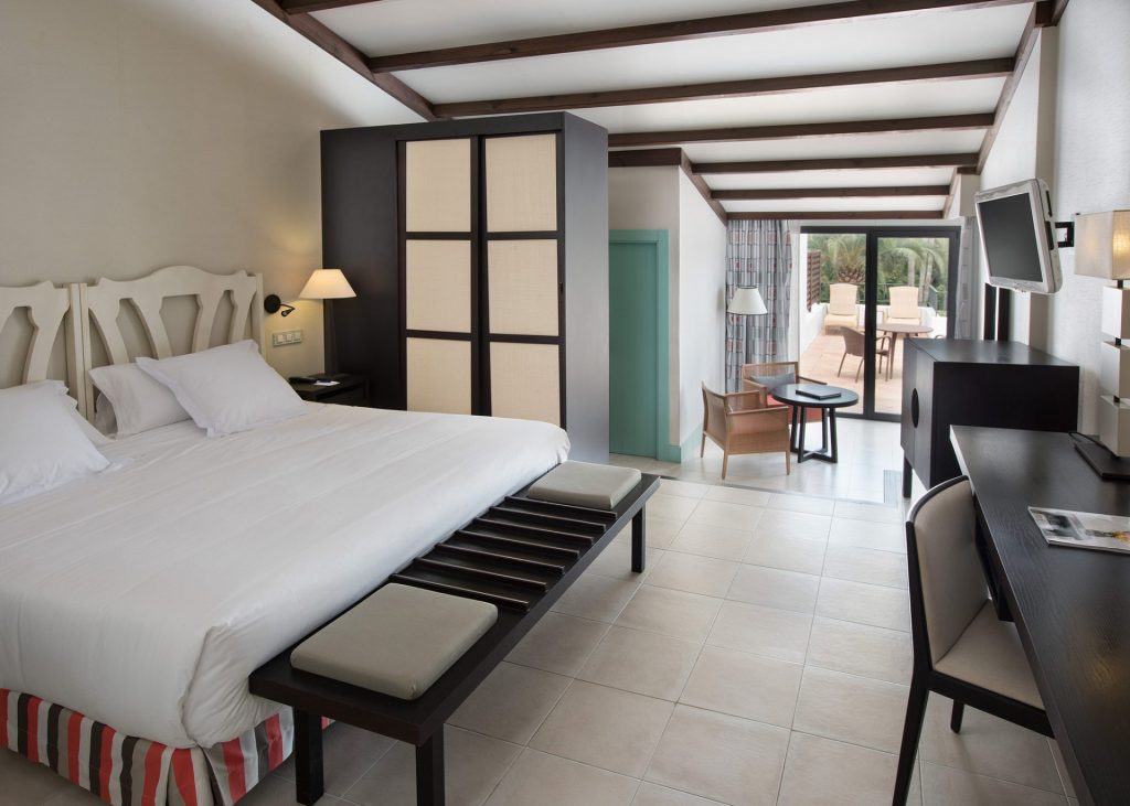 https://golftravelpeople.com/wp-content/uploads/2019/12/Hotel-Encinar-de-Sotogrande-Bedrooms-19-1024x731.jpg