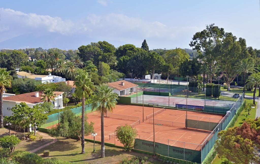 https://golftravelpeople.com/wp-content/uploads/2019/12/Sol-Marbella-Estepona-Atalaya-Park-Simming-Pools-Spa-Tennis-12-1024x648.jpg