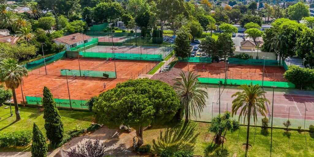 https://golftravelpeople.com/wp-content/uploads/2019/12/Sol-Marbella-Estepona-Atalaya-Park-Simming-Pools-Spa-Tennis-3-1024x513.jpg