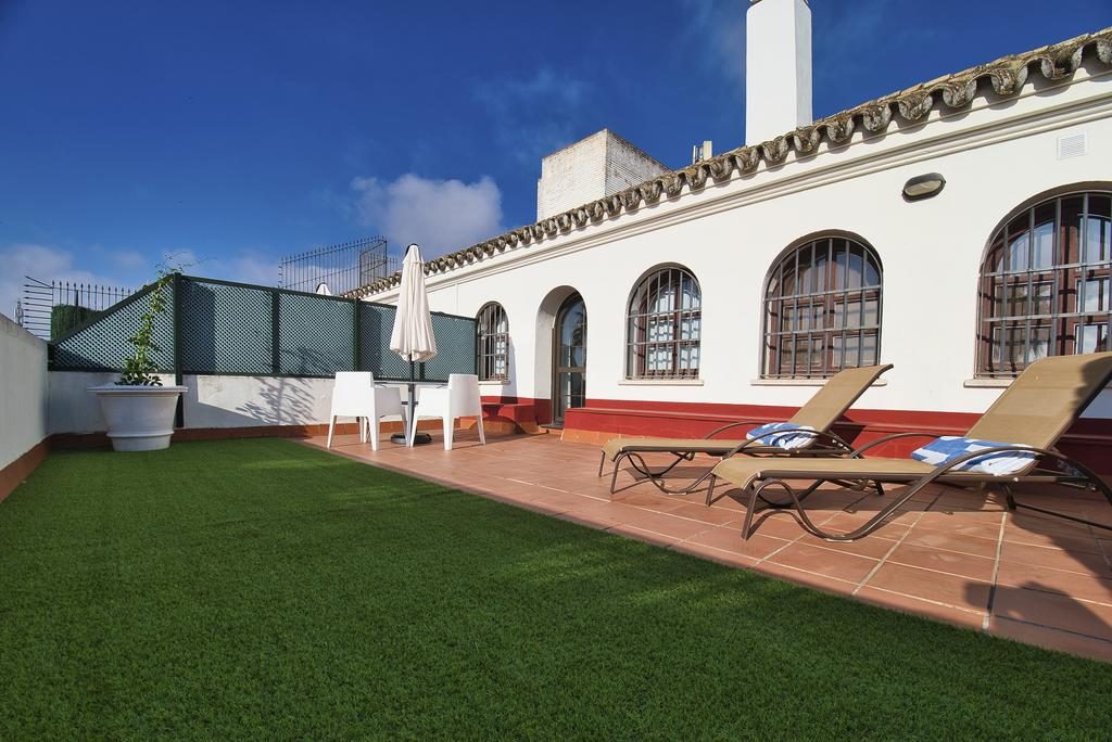 https://golftravelpeople.com/wp-content/uploads/2019/12/Tryp-Jerez-Hotel-Bedrooms-13-Copy-1024x684.jpg