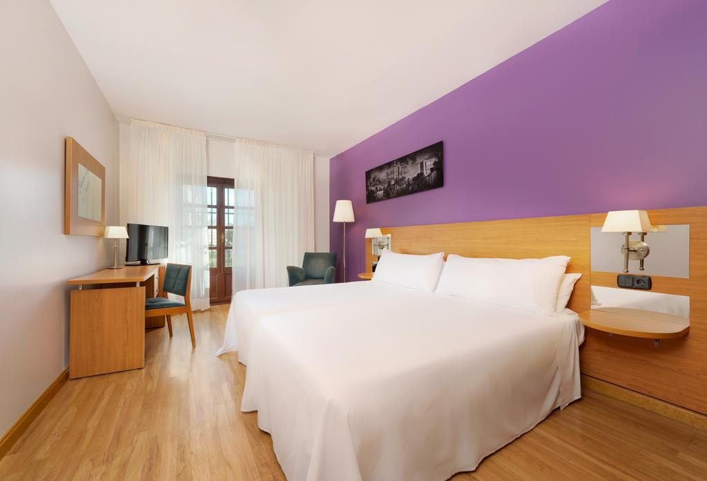 https://golftravelpeople.com/wp-content/uploads/2019/12/Tryp-Jerez-Hotel-Bedrooms-2-Copy-1024x697.jpg