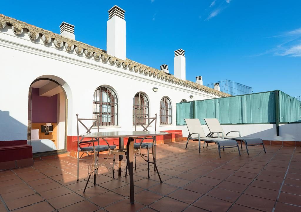 https://golftravelpeople.com/wp-content/uploads/2019/12/Tryp-Jerez-Hotel-Bedrooms-4-Copy-1024x722.jpg