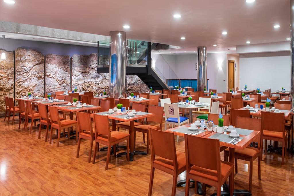 https://golftravelpeople.com/wp-content/uploads/2019/12/Tryp-Jerez-Hotel-Restaurants-and-Bars-13-Copy-1024x683.jpg