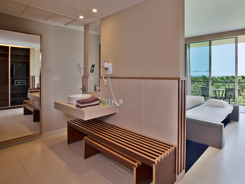 https://golftravelpeople.com/wp-content/uploads/2019/12/Vidamar-Resort-Hotel-Albufeira-Algarve-Bedrooms-1.jpg