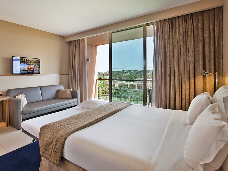 https://golftravelpeople.com/wp-content/uploads/2019/12/Vidamar-Resort-Hotel-Albufeira-Algarve-Bedrooms-7.jpg