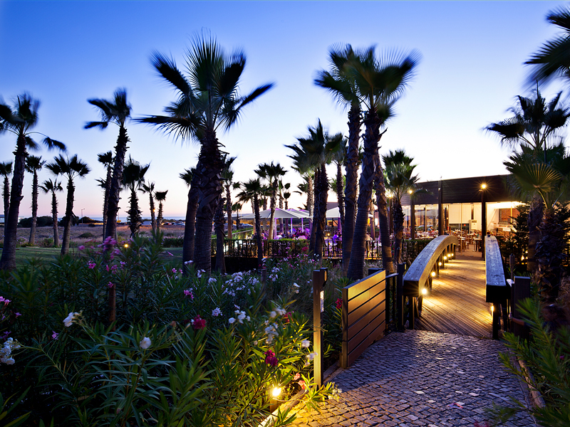 https://golftravelpeople.com/wp-content/uploads/2019/12/Vidamar-Resort-Hotel-Albufeira-Algarve-Restaurants-and-Bars-31.jpg