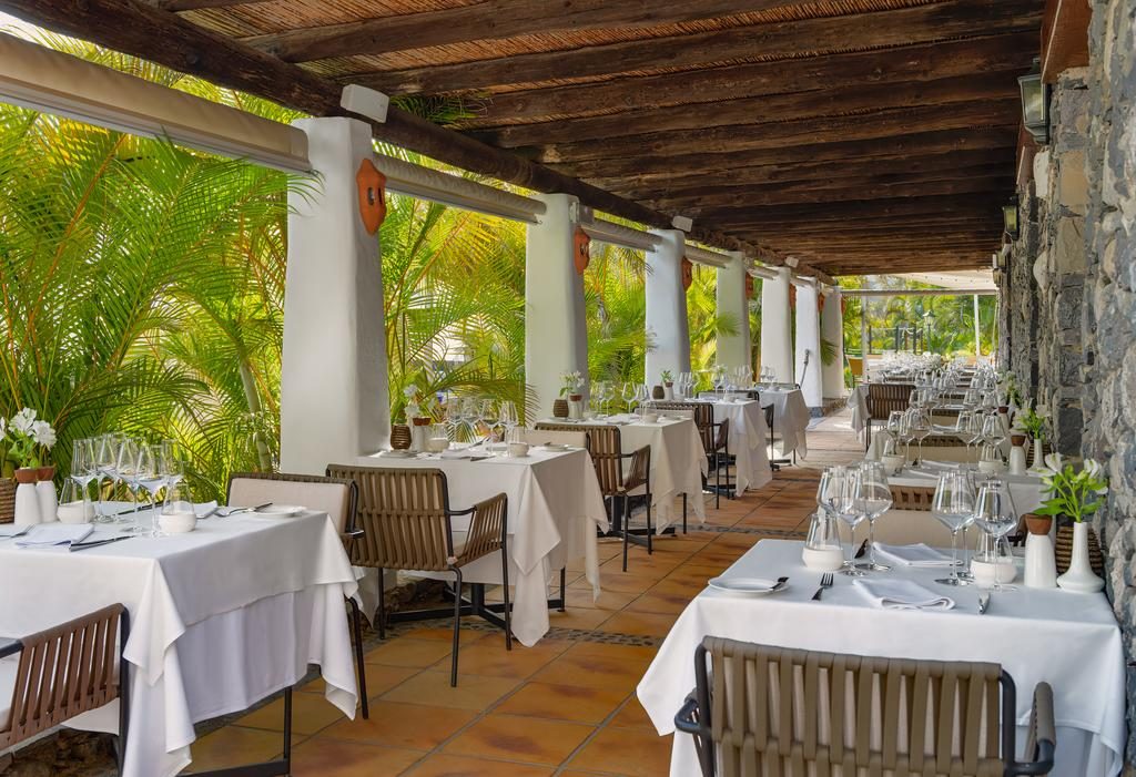 https://golftravelpeople.com/wp-content/uploads/2020/05/Hotel-Jardin-Tecina-la-Gomera-Restaurants-Bars-9-1024x701.jpg