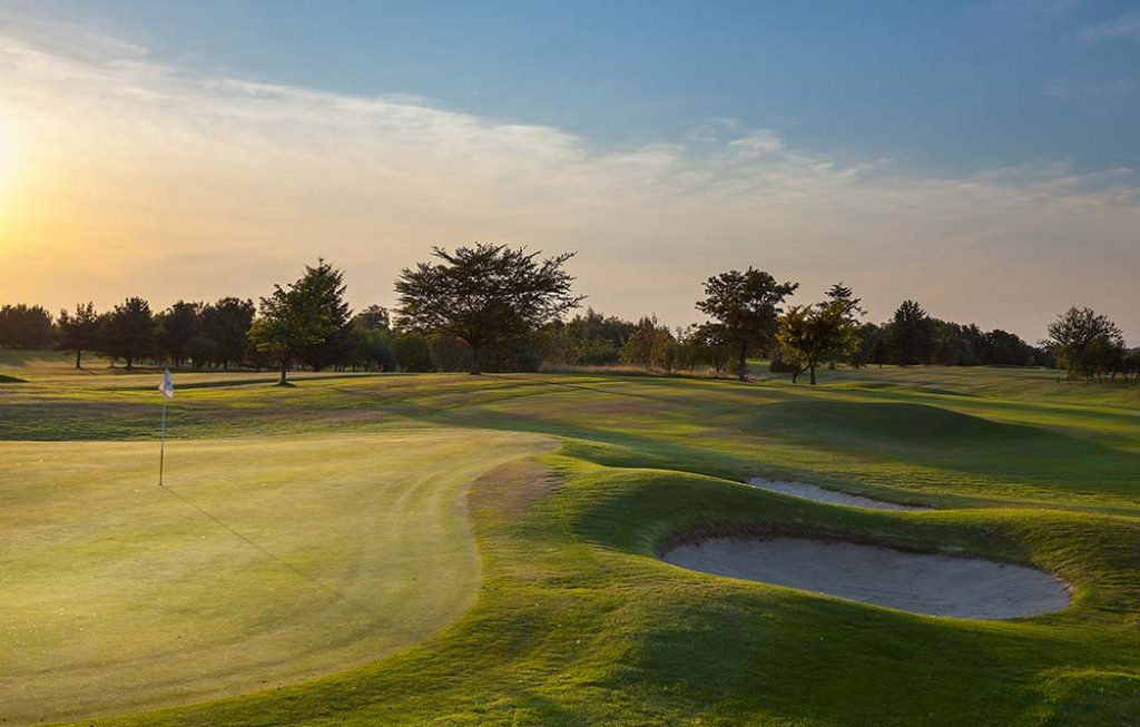 https://golftravelpeople.com/wp-content/uploads/2020/07/Dalmahoy-Golf-Club-3-1024x653.jpg