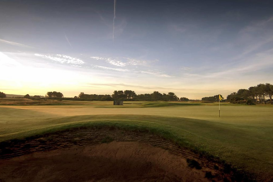 https://golftravelpeople.com/wp-content/uploads/2020/07/Kilmarnock-Golf-Club-Barassie-Links-3.jpg