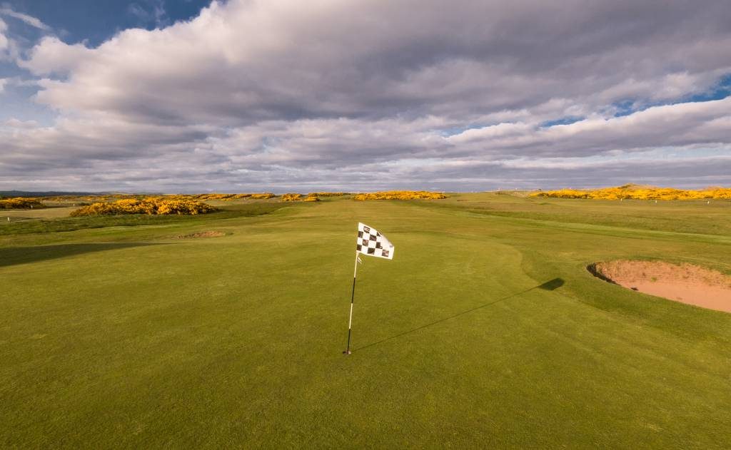 https://golftravelpeople.com/wp-content/uploads/2020/07/Montrose-Golf-Club-4-1024x631.jpg