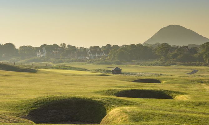 https://golftravelpeople.com/wp-content/uploads/2020/07/North-Berwick-Golf-Club-West-Links-6.jpg