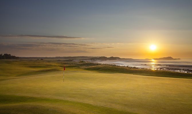 https://golftravelpeople.com/wp-content/uploads/2020/07/North-Berwick-Golf-Club-West-Links-7.jpg