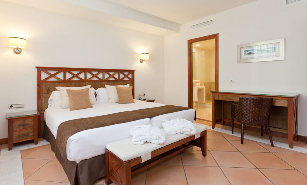 https://golftravelpeople.com/wp-content/uploads/2020/09/Hotel-Suite-Villa-Maria-Costa-Adeje-Tenerife-3-bedroom-villas-4-1024x618.jpg