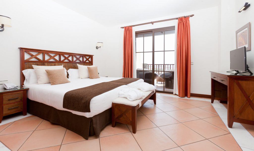 https://golftravelpeople.com/wp-content/uploads/2020/09/Hotel-Suite-Villa-Maria-Costa-Adeje-Tenerife-3-bedroom-villas-5-1024x610.jpg