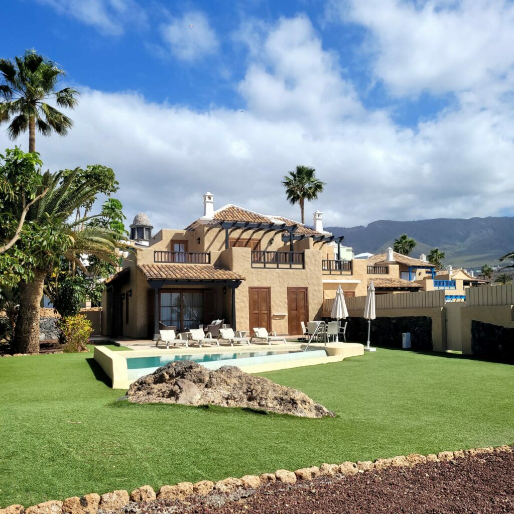 https://golftravelpeople.com/wp-content/uploads/2020/09/Hotel-Suite-Villa-Maria-Costa-Adeje-Tenerife-8-1024x1024.jpg