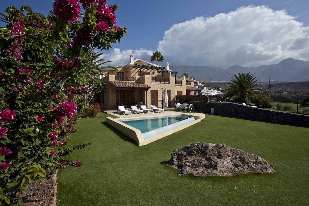 https://golftravelpeople.com/wp-content/uploads/2020/09/Hotel-Suite-Villa-Maria-Costa-Adeje-Tenerife-Swimming-Pools-2-1024x683.jpg