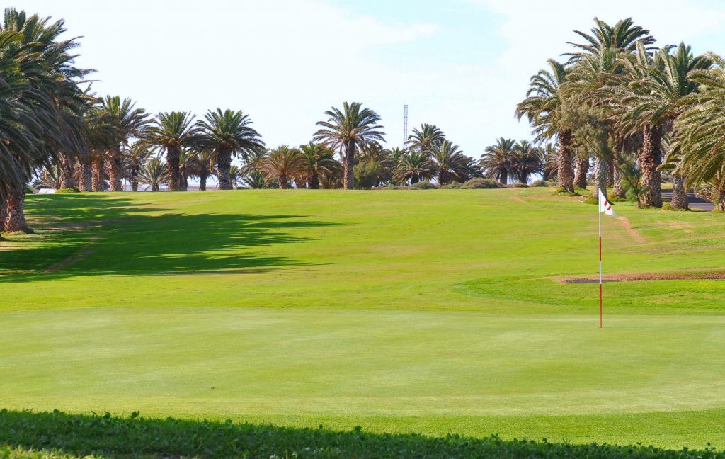 https://golftravelpeople.com/wp-content/uploads/2020/11/Costa-Teguise-Golf-Club-Lanzarote-7-1024x648.jpg
